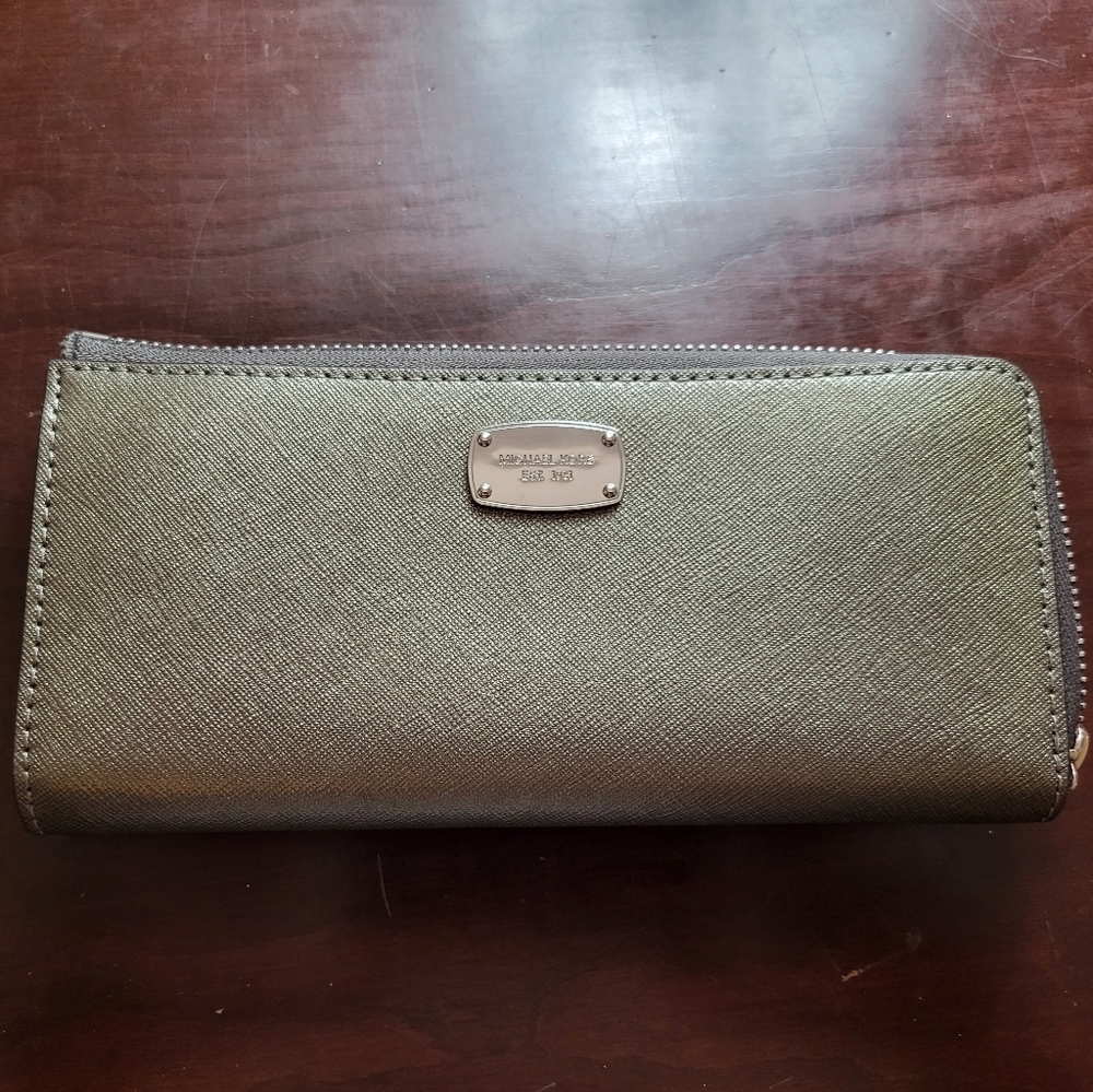 NWT Michael Kors Wallet